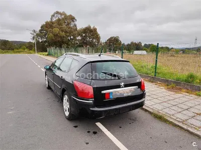 Usado Peugeot 407 Sport 136 CV (100 kW) 2008 Negro Familiar