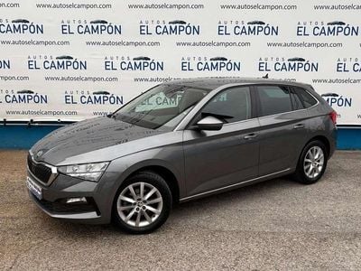Usado Skoda Scala Ambition 110 CV (80 kW) 2022 Gris Utilitario