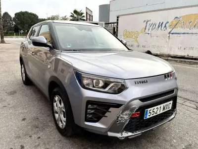 Usado SsangYong Tivoli 135 CV (99 kW) 2024 Gris / plata SUV