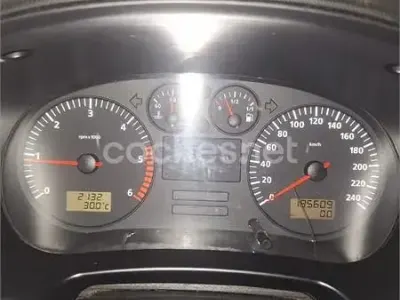 Usado Seat Toledo Stella 110 CV (80 kW) 2004 Gris / plata Berlina