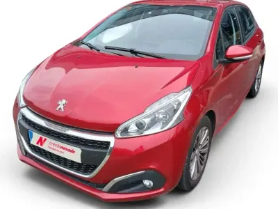 Usado Peugeot 208 Signature Sky 110 CV (80 kW) 2019 Rojo Utilitario