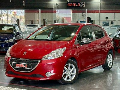 Usado Peugeot 208 Style 92 CV (67 kW) 2014 Granate Utilitario