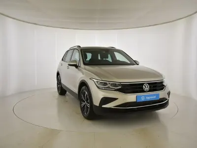 Usado VW Tiguan Life 150 HP (110 kW) 2024 Cinzento SUV