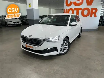 Usado Skoda Scala 95 CV (69 kW) 2022 Blanco Utilitario