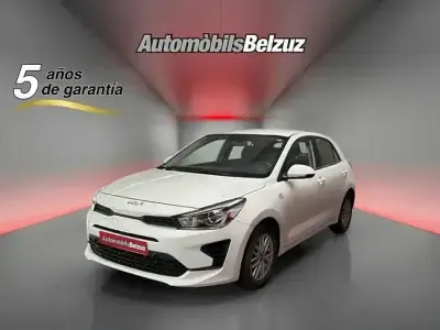 Usado Kia Rio 84 CV (61 kW) 2021 Blanco Utilitario