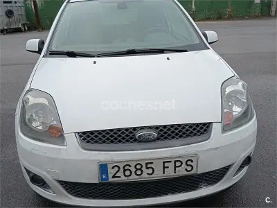 Usado Ford Fiesta Trend 90 CV (66 kW) 2007 Blanco Utilitario
