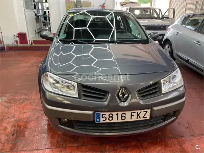 Usado Renault Mégane II Dynamique 110 CV (80 kW) 2007 Gris / plata Berlina