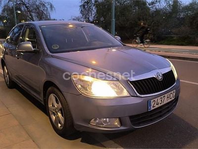 Usado Skoda Octavia Family 105 CV (77 kW) 2011 Gris / plata Berlina