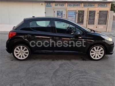 Usado Peugeot 207 90 CV (66 kW) 2007 Negro Berlina
