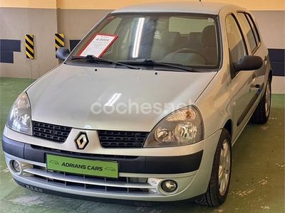 Usado Renault Clio II Authentique 80 CV (58 kW) 2003 Gris / plata Berlina