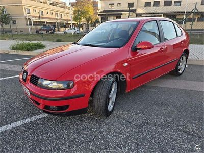 Usado Seat Leon Sport 105 CV (77 kW) 2004 Rojo Utilitario