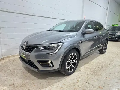 Usado Renault Arkana Zen 145 CV (106 kW) 2022 Gris SUV