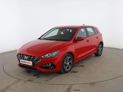 Usado Hyundai i30 120 CV (88 kW) 2022 Rojo Utilitario
