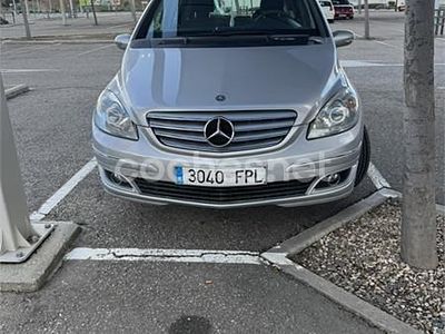 Usado Mercedes B180 109 CV (80 kW) 2007 Gris / plata Monovolumen