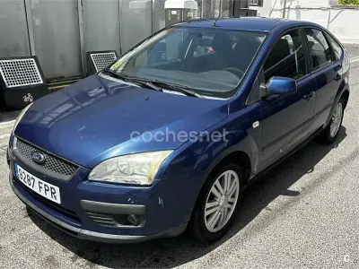 Usado Ford Focus Ambiente 90 CV (66 kW) 2007 Azul Berlina