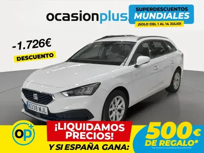 Usado Seat Leon Style 130 CV (95 kW) 2023 Blanco Familiar