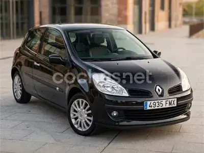 Usado Renault Clio II Dynamique 85 CV (62 kW) 2007 Negro Berlina