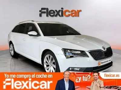 Usado Skoda Superb Style 150 CV (110 kW) 2016 Blanco Familiar