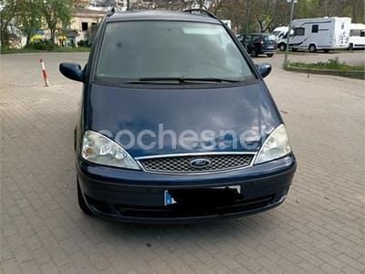 Usado Ford Galaxy Trend 115 CV (84 kW) 2005 Azul Monovolumen