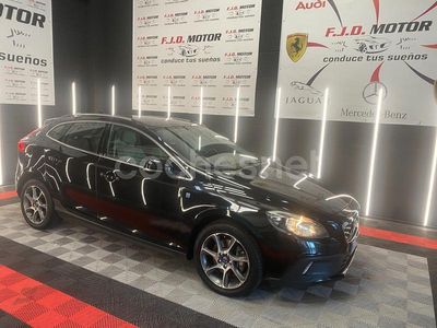 Negro Usado 2016 Volvo V40 CC Summum Familiar | 13.999 € (Un poco caro)