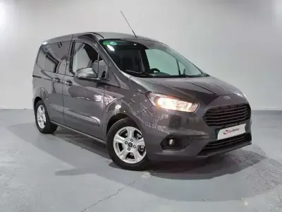 Usado Ford Transit Courier Trend 75 CV (55 kW) 2019 Gris Van