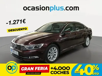 Usado VW Passat Advance 120 CV (88 kW) 2018 Rojo Berlina