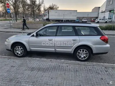 Usado Subaru Outback 165 CV (121 kW) 2005 Gris / plata Familiar