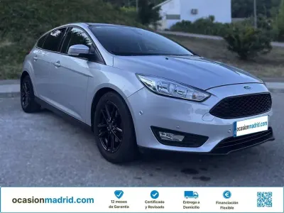 Usado Ford Focus Trend+ 125 CV (91 kW) 2017 Gris Utilitario