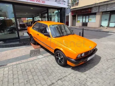 Używany BMW 318 115 KM (84 kW) 1987 Pomarańczowy Sedan/Limuzyna