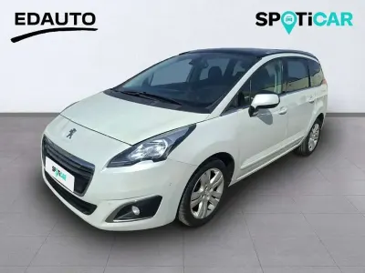 Usado Peugeot 5008 Allure 120 CV (88 kW) 2016 Blanco Monovolumen