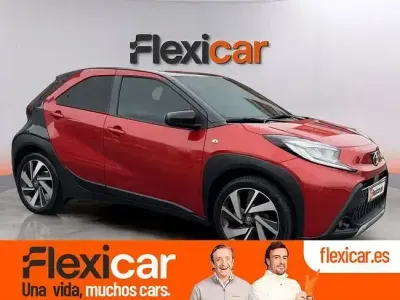 Używany Toyota Aygo Play 72 KM (52 kW) 2022 Czerwony