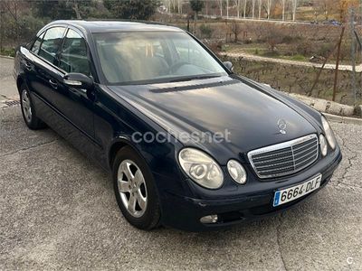 Negro Usado 2002 Mercedes E270 Elegance Berlina | 5000 €