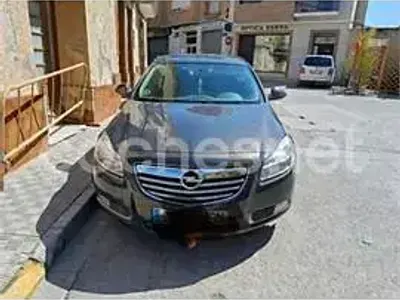 Usado Opel Insignia Business 130 CV (95 kW) 2013 Negro Familiar