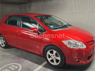 Usado Toyota Auris Active 132 CV (97 kW) 2010 Rojo Utilitario