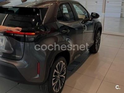 Gris / plata Usado 2024 Toyota Yaris Cross Active SUV | 25.000 € (Un poco caro)