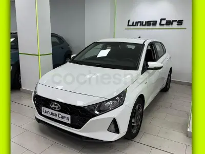 Usado Hyundai i20 100 CV (73 kW) 2022 Blanco Utilitario