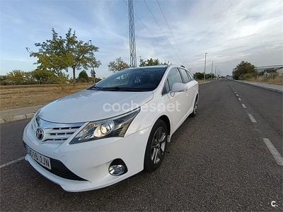 Blanco Usado 2015 Toyota Avensis Advance Familiar | 9799 € (Buen precio)