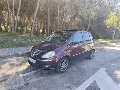 Usado Lancia Musa 90 CV (66 kW) 2008 Granate Monovolumen