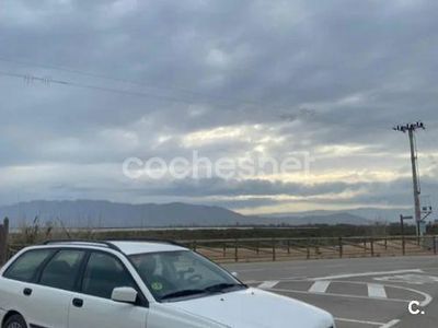 Usado Volvo V40 122 CV (89 kW) 2003 Blanco Familiar