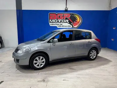 Usado Nissan Tiida Acenta 105 CV (77 kW) 2008 Gris / plata Berlina