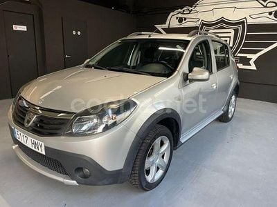 Gris / plata Usado 2013 Dacia Sandero Stepway Berlina | 5990 € (Precio justo)