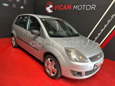 Gris / plata Usado 2008 Ford Fiesta Ambiente Berlina | 4900 € (Caro)