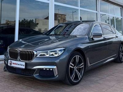 Beige Usado 2017 BMW 750L Comfort Edition Berlina | 39.900 €