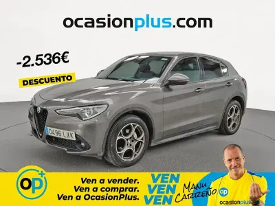 Usado Alfa Romeo Stelvio Sprint 190 CV (139 kW) 2022 Gris / plata SUV