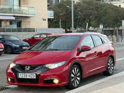 Usado Honda Civic Sport 120 CV (88 kW) 2014 Granate Familiar