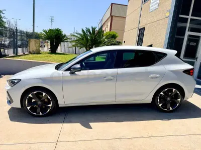 Usado Cupra Leon 150 CV (110 kW) 2025 Blanco Berlina
