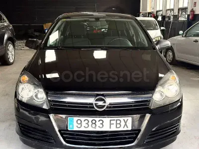 Usado Opel Astra Cosmo 100 CV (73 kW) 2006 Negro Berlina