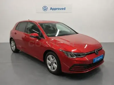 Usado VW Golf VIII Life 110 CV (80 kW) 2024 Rojo Berlina