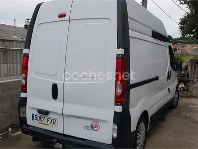 Usado Renault Trafic 77 CV (56 kW) 1998 Blanco Monovolumen