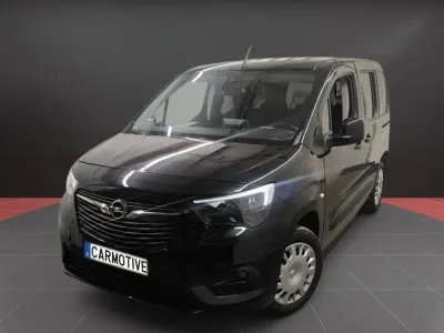 Usado Opel Combo Life Elegance 130 CV (95 kW) 2023 Negro Familiar